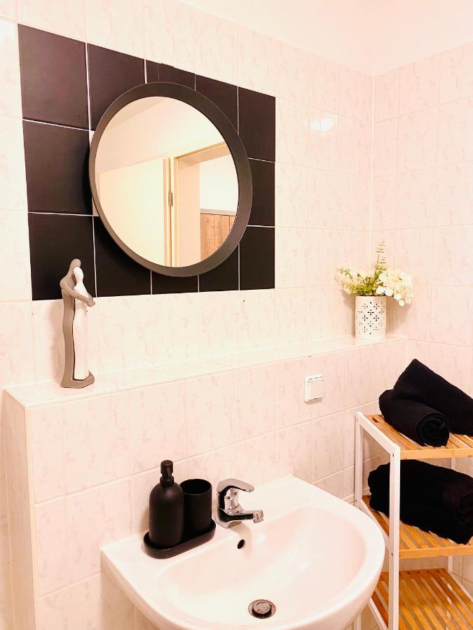 Saniertes Studio - Elisa - Mit Balkon, Wlan, Smart-Tv & Kueche In City-Naehe 埃尔福特 外观 照片