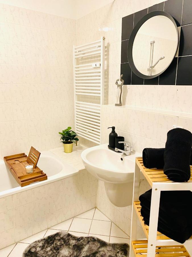 Saniertes Studio - Elisa - Mit Balkon, Wlan, Smart-Tv & Kueche In City-Naehe 埃尔福特 外观 照片